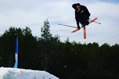 Скидки на все лыжи в магазине SKI-NET!